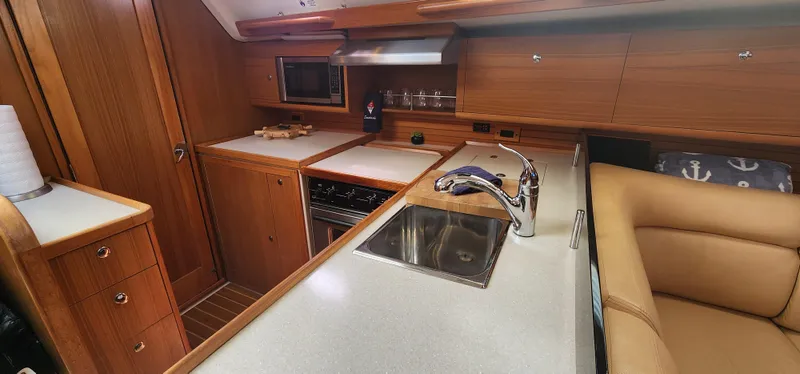 2010 Catalina 445
