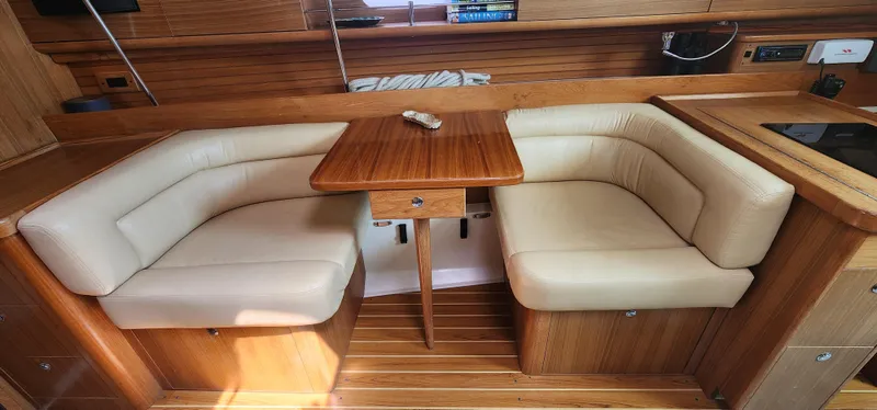 2010 Catalina 445