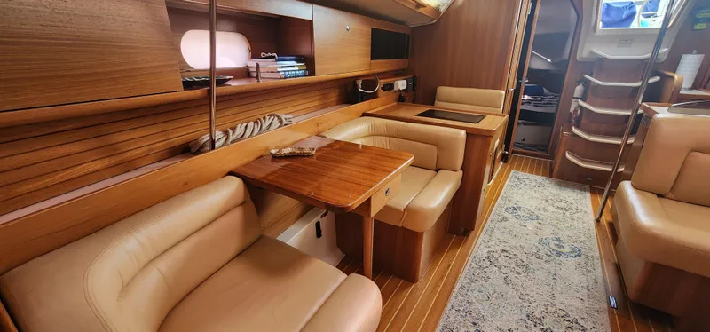 2010 Catalina 445