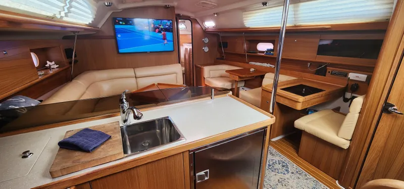 2010 Catalina 445