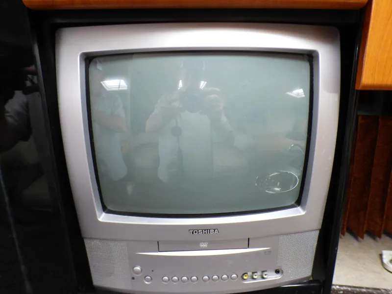 Toshiba CRT TV in a 2004 Formula 31 Performance Cruiser.