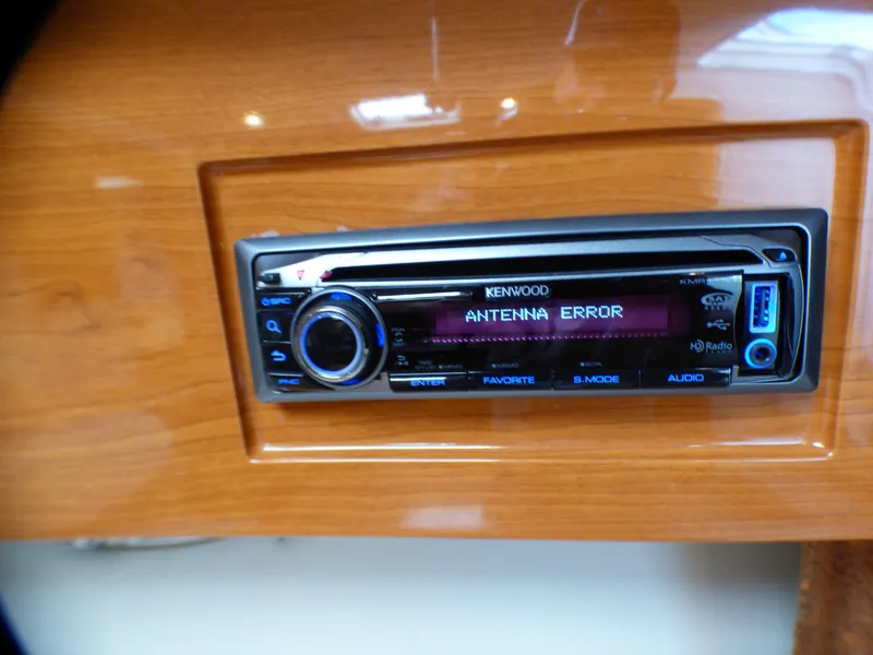 Kenwood car stereo showing antenna error in a 2004 Formula 31 Performance Cruiser.