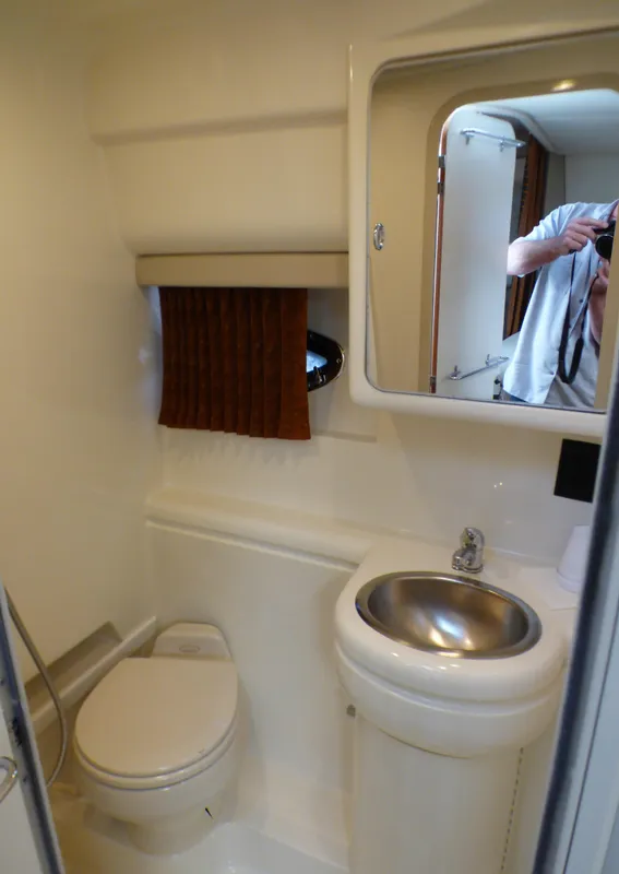 Bathroom in 2004 Formula 31 Performance Cruiser.
