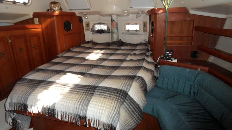 1998 Hunter Passage 42