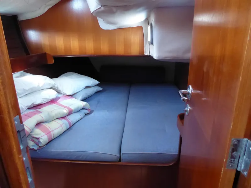 Aft cabin 1