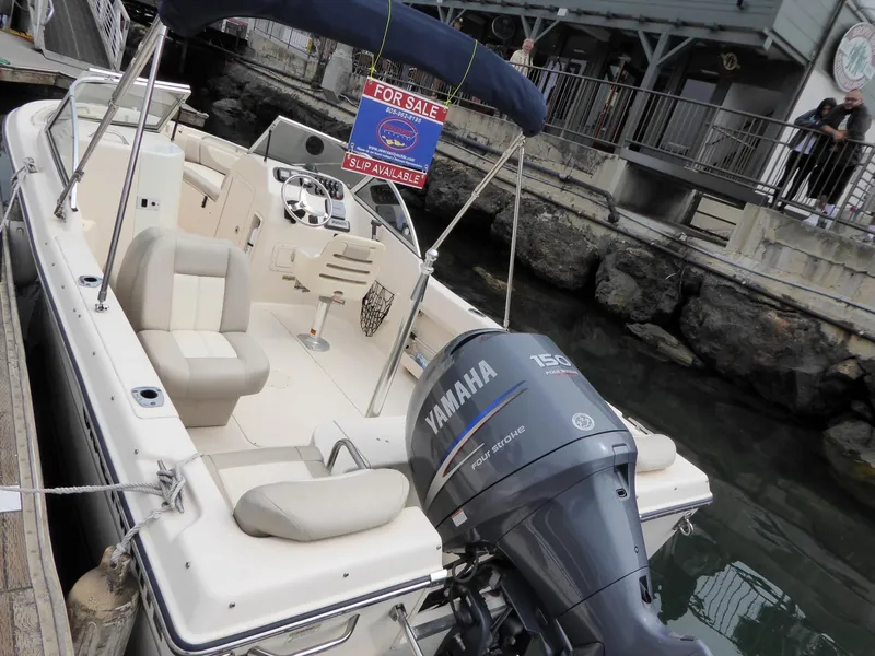 2011 Grady-White Freedom 205