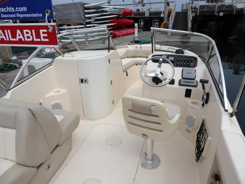 2011 Grady-White Freedom 205