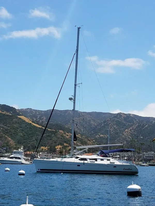 2007 Hunter 44 Deck Salon