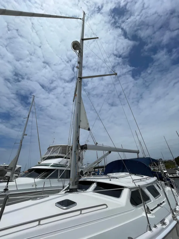 2007 Hunter 44 Deck Salon