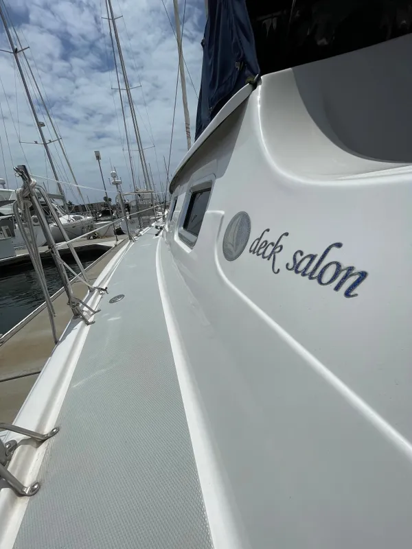 2007 Hunter 44 Deck Salon