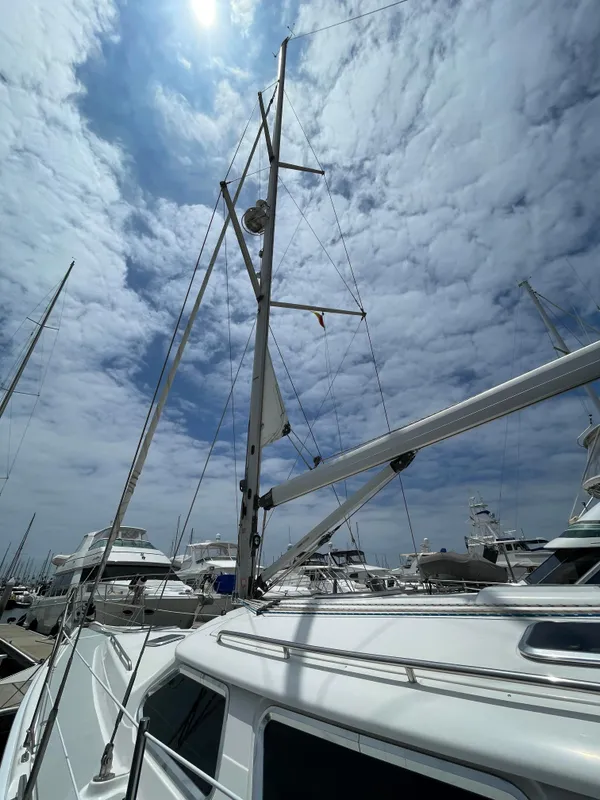 2007 Hunter 44 Deck Salon