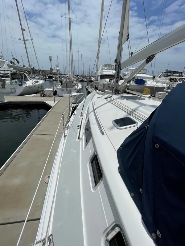 2007 Hunter 44 Deck Salon