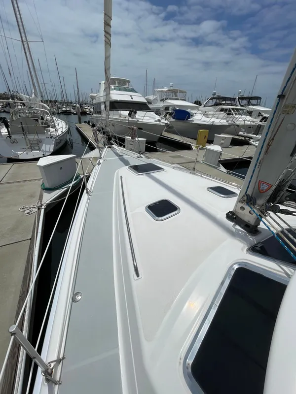 2007 Hunter 44 Deck Salon