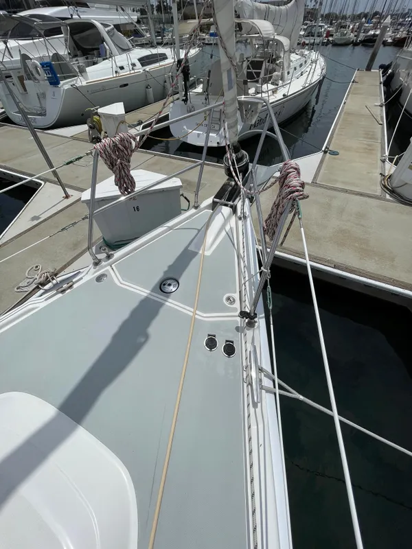 2007 Hunter 44 Deck Salon