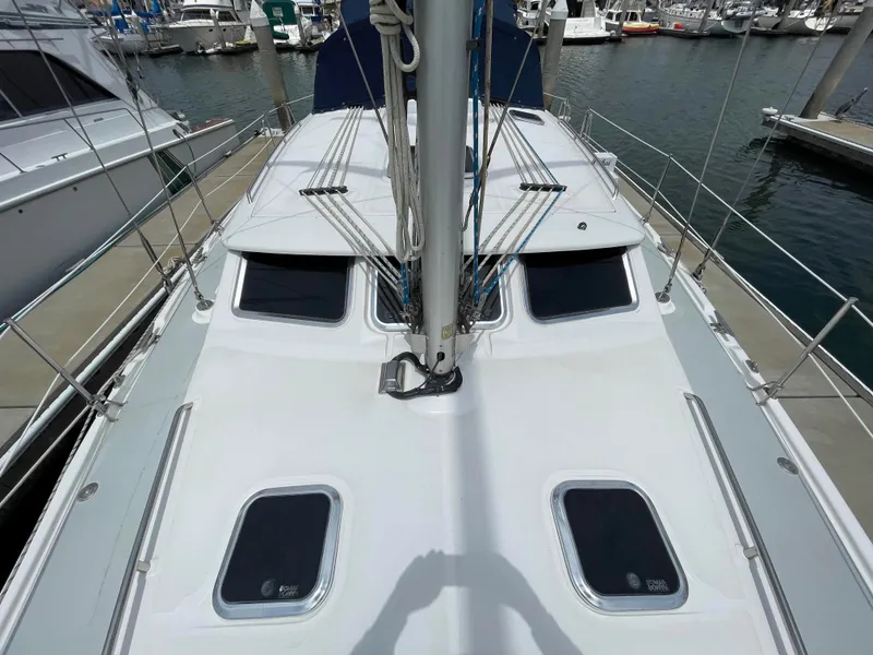 2007 Hunter 44 Deck Salon