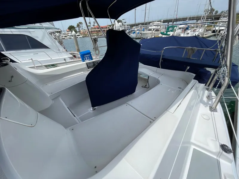 2007 Hunter 44 Deck Salon