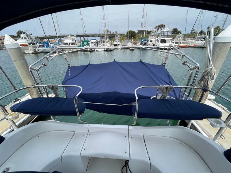 2007 Hunter 44 Deck Salon