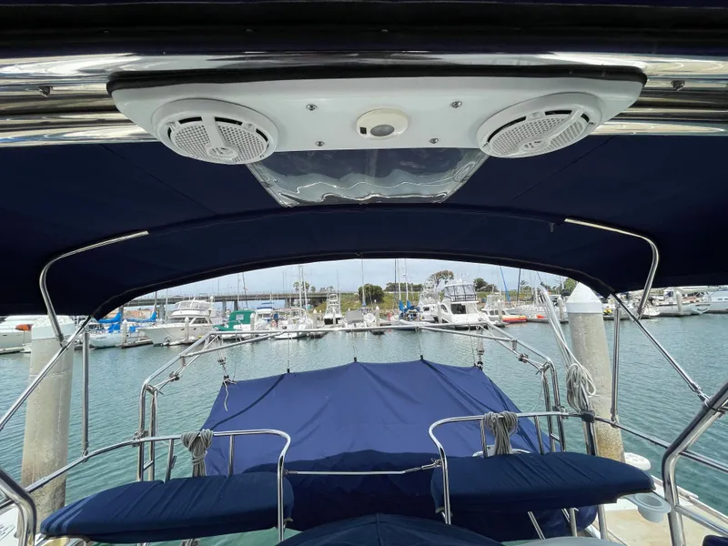 2007 Hunter 44 Deck Salon