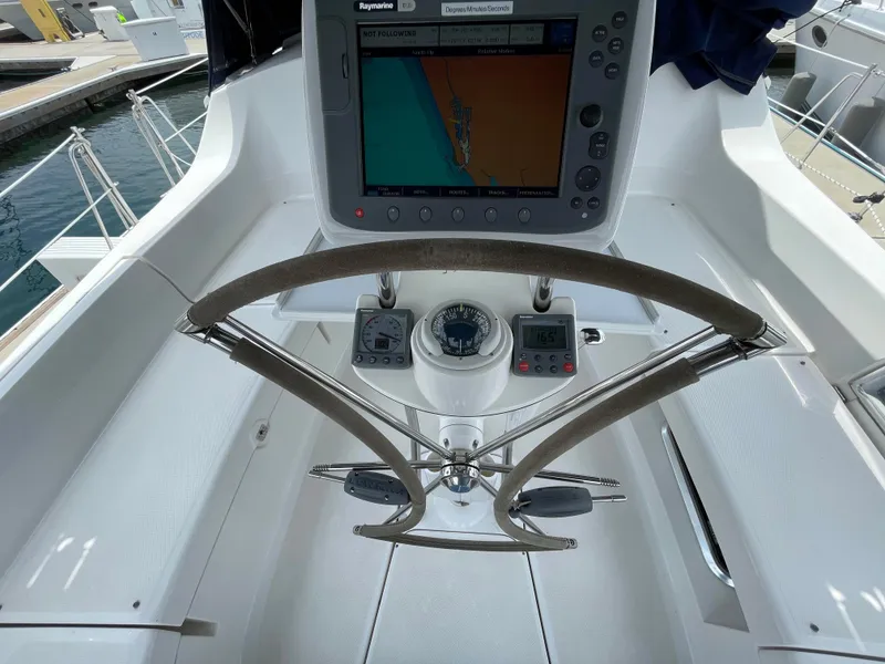 2007 Hunter 44 Deck Salon