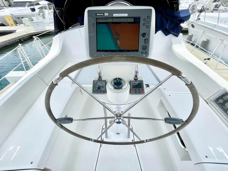 2007 Hunter 44 Deck Salon