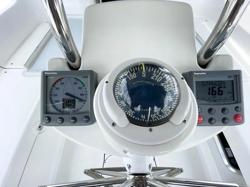 2007 Hunter 44 Deck Salon