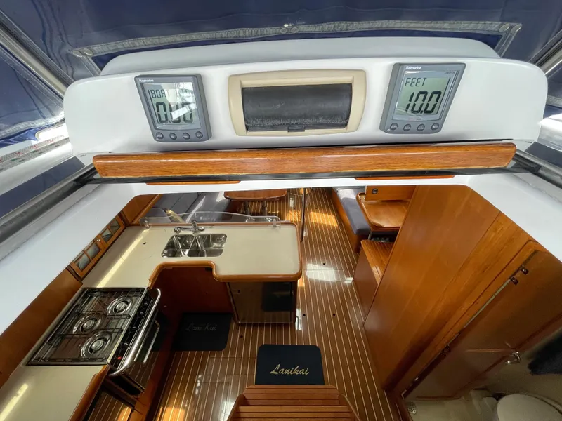 2007 Hunter 44 Deck Salon