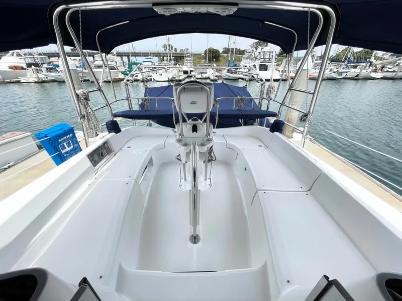 2007 Hunter 44 Deck Salon