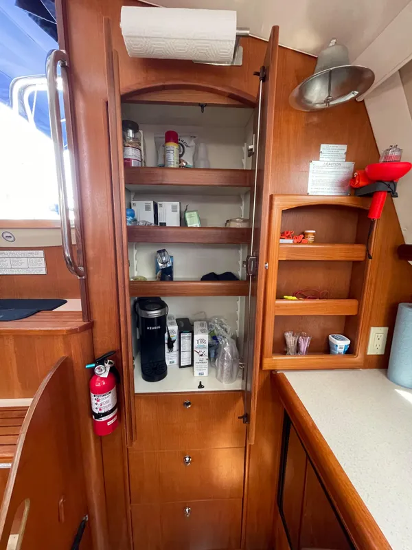 2007 Hunter 44 Deck Salon