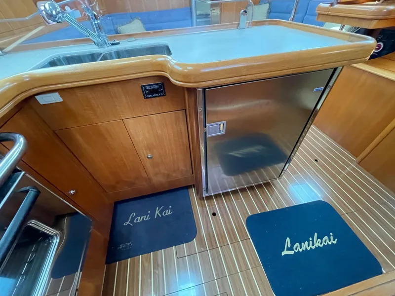2007 Hunter 44 Deck Salon