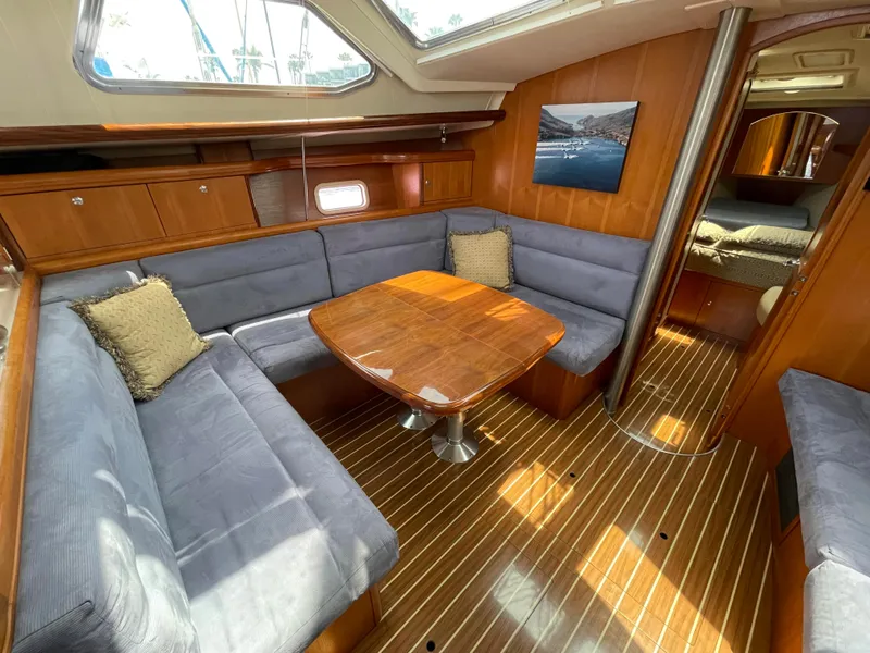 2007 Hunter 44 Deck Salon