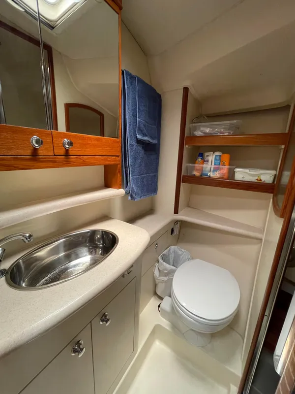 2007 Hunter 44 Deck Salon