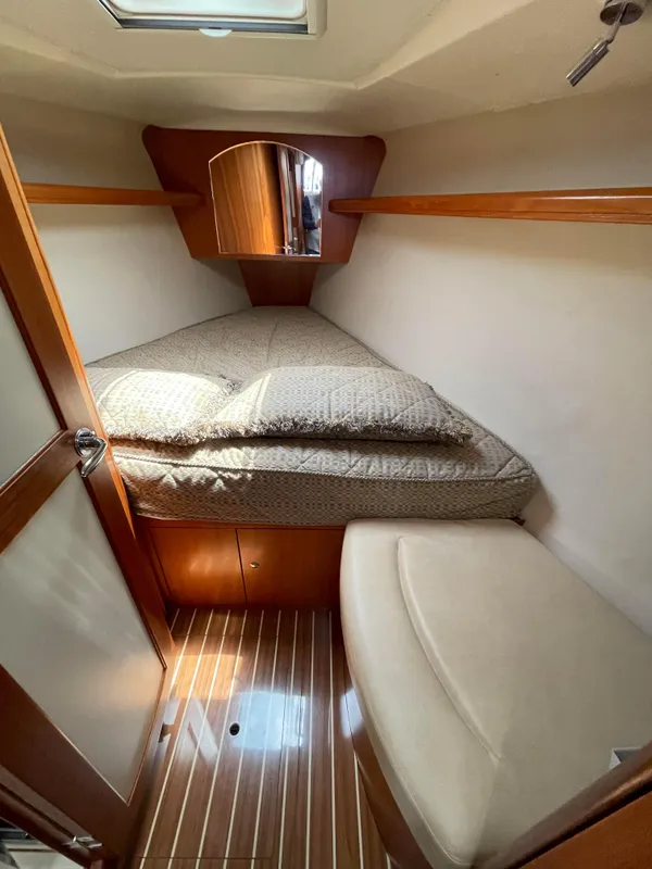 2007 Hunter 44 Deck Salon