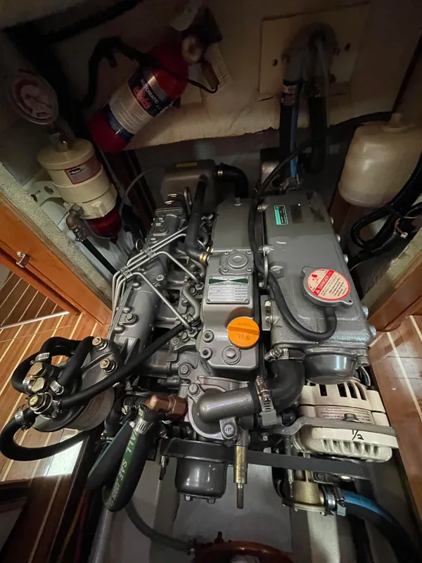 2007 Hunter 44 Deck Salon