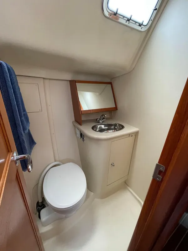 2007 Hunter 44 Deck Salon