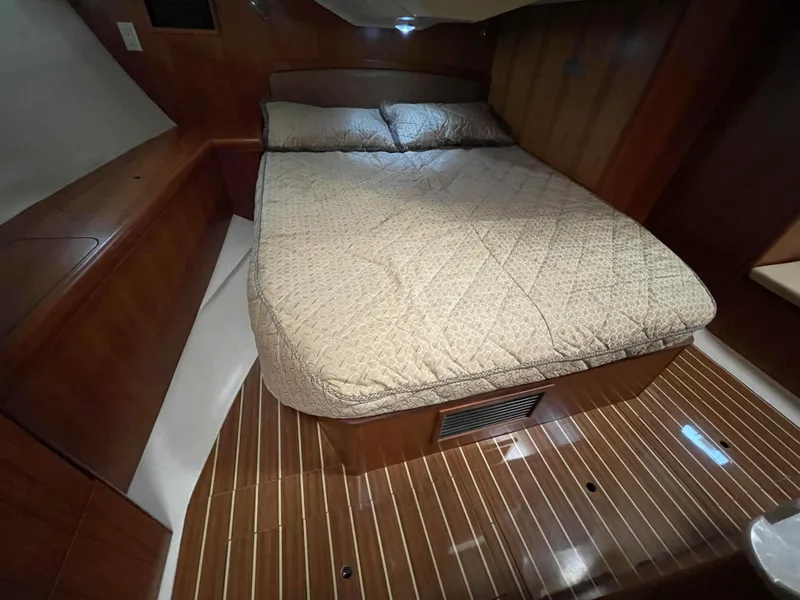 2007 Hunter 44 Deck Salon