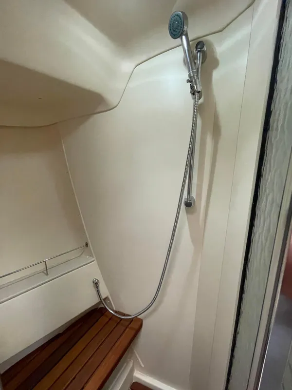2007 Hunter 44 Deck Salon