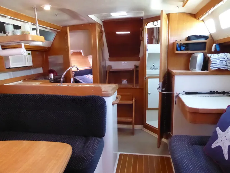 Salon looking aft