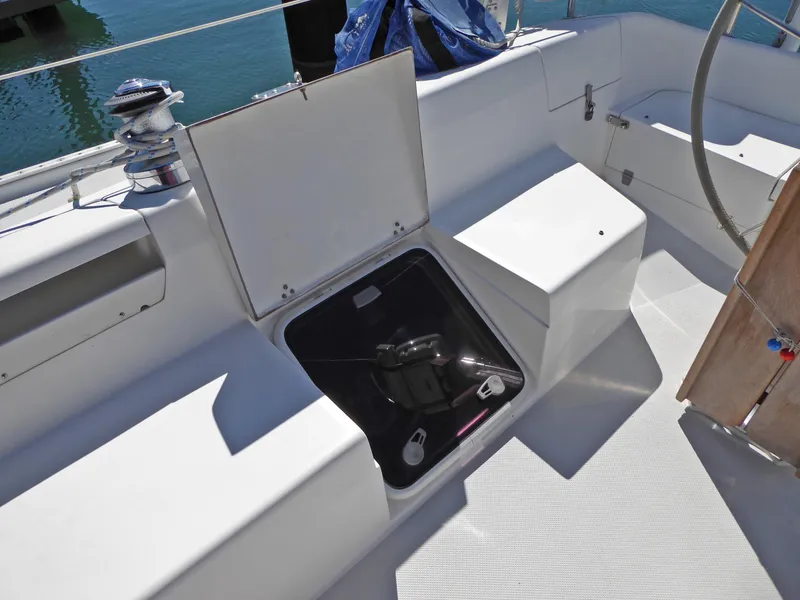 Hatch to aft cabin