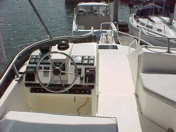 helm/walkthru to foredeck
