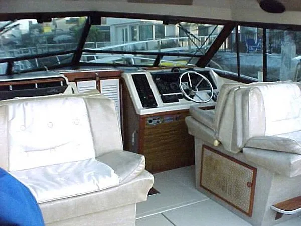 1979 Sea Ray SRV300 Sportbridge