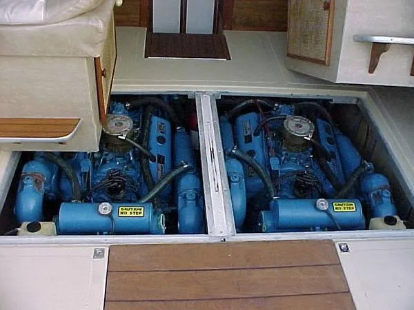 1979 Sea Ray SRV300 Sportbridge
