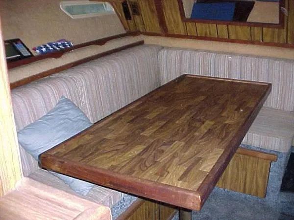 1979 Sea Ray SRV300 Sportbridge