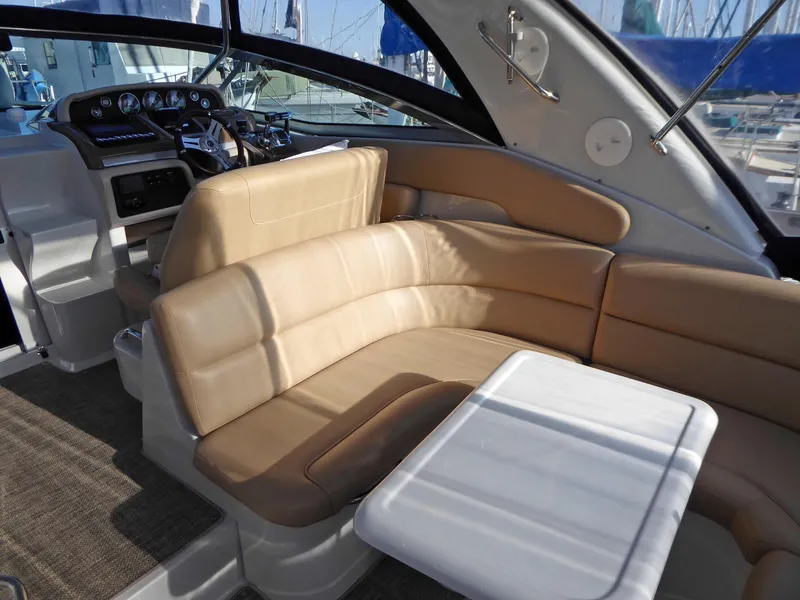 Cockpit Dinette 2