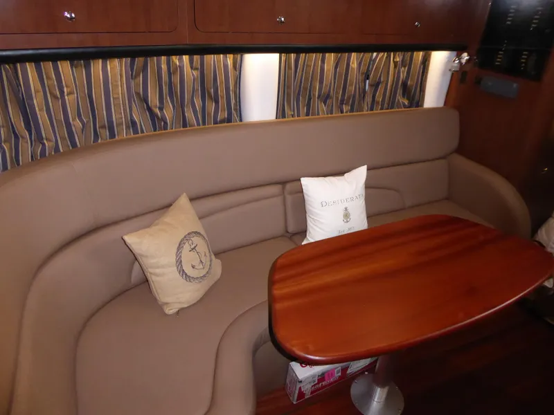 Stbd Dinette