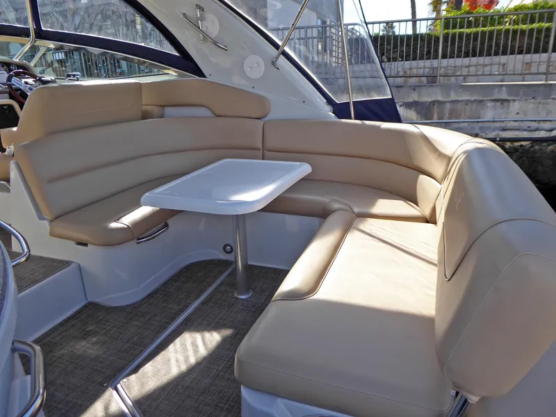 Cockpit Dinette