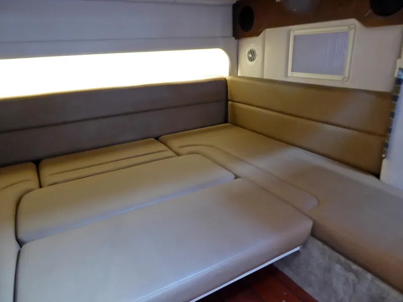 Mid-Cabin Berth