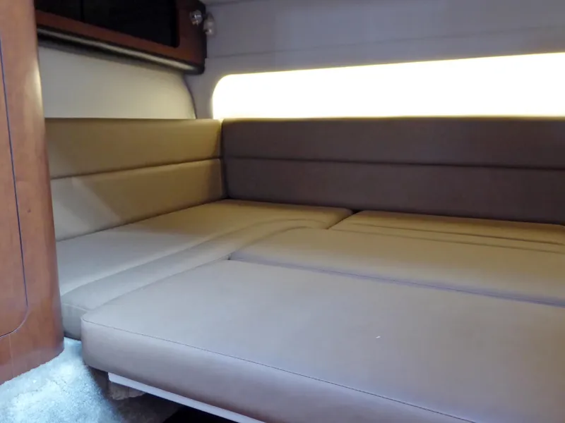 Mid-Cabin Berth