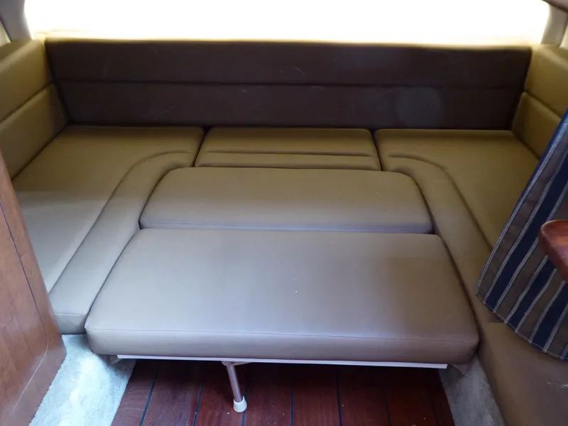 Mid-Cabin Berth