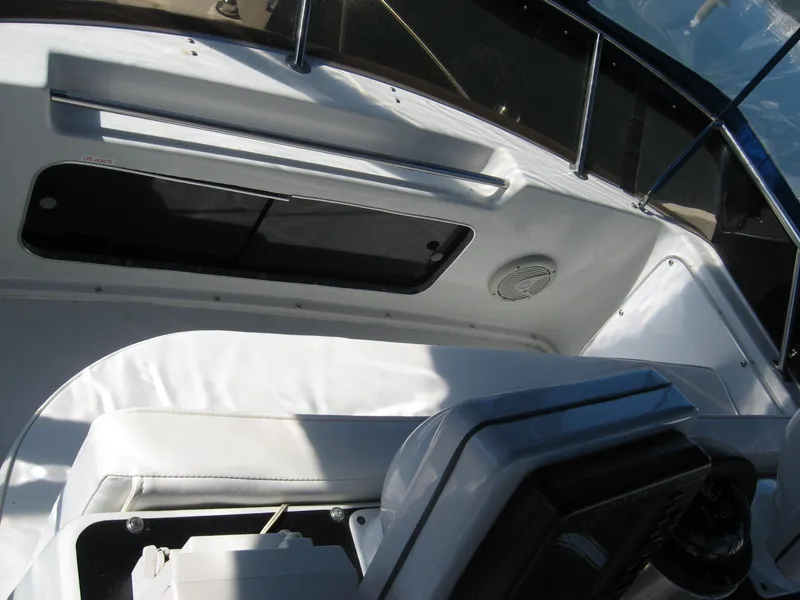 Forward Flybridge Seating