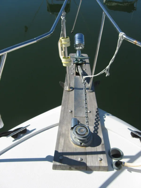 Electric Anchor Windlass & Spotlight
